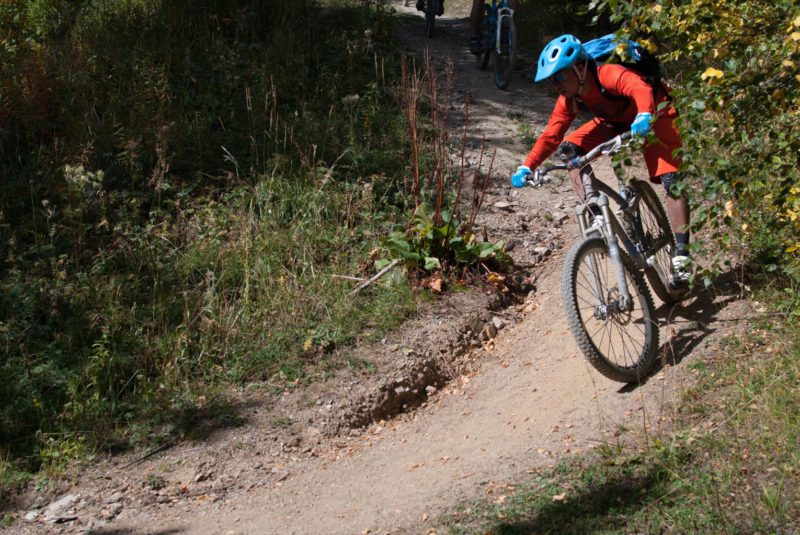 Descending braking line choice mountain biking
